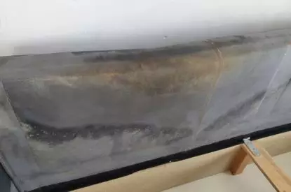 Usunięcie moczu z kanapy - przed